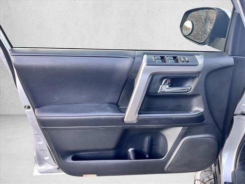 Used 2018 Toyota 4Runner SR5 Premium image 11