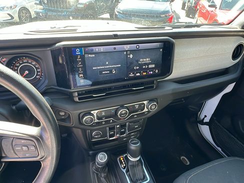 Used 2024 Jeep Gladiator Sport image 30