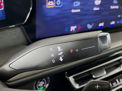 Used 2025 Chevrolet Traverse LT image 17