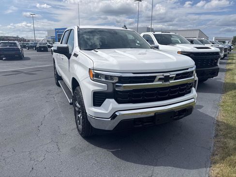 Used 2023 Chevrolet Silverado 1500 LT AWD/4WD image 7