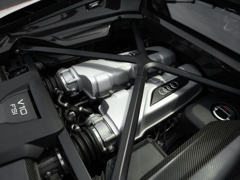 Certified 2023 Audi R8 V10 performance w/ Premium Package RWD image 36