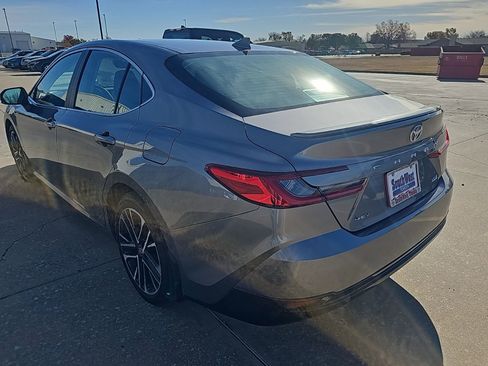 Used 2025 Toyota Camry XLE image 5