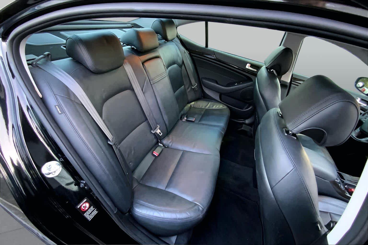 Used 2015 Kia Cadenza Premium w/ Luxury Package FWD image 17