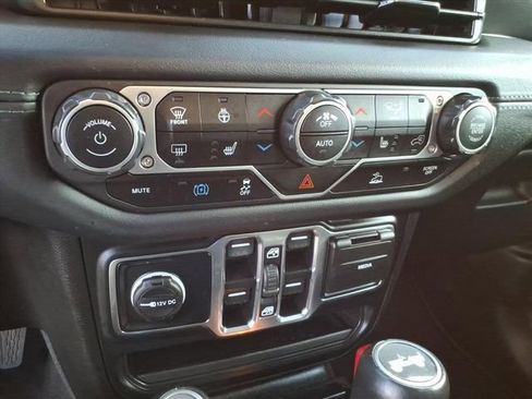 Used 2024 Jeep Wrangler Unlimited Sahara image 30