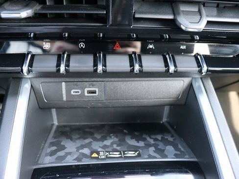 Used 2023 Chevrolet Colorado LT w/ LT Convenience Package II image 23