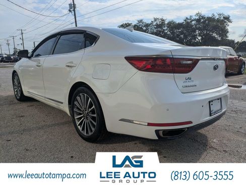 Used 2017 Kia Cadenza Premium w/ Luxury Package FWD image 5