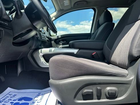 Used 2024 Nissan Titan SV w/ SV Convenience Package RWD image 22