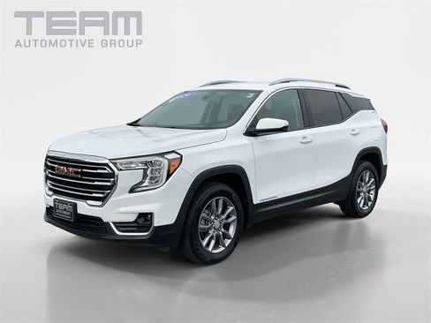 Used 2024 GMC Terrain SLT image 3