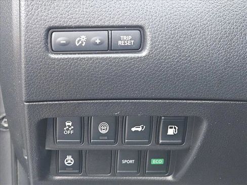 Used 2018 Nissan Rogue SL image 12