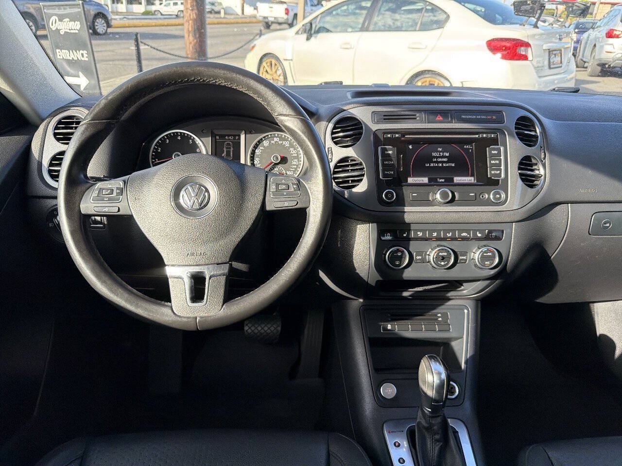 Used 2014 Volkswagen Tiguan SEL AWD/4WD image 23