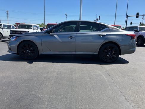Used 2022 Nissan Altima 2.5 SR w/ Midnight Edition Package AWD/4WD image 6