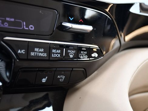 Used 2024 Acura MDX SH-AWD w/ Technology Package image 16