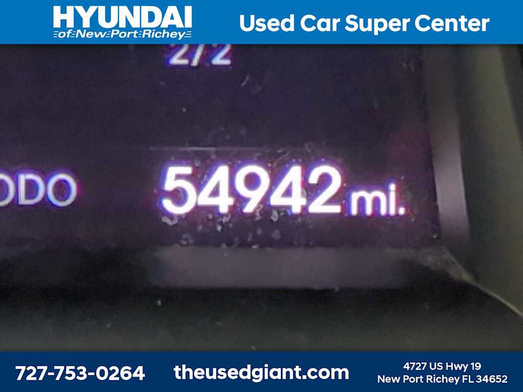 Used 2015 Hyundai Santa Fe Sport 2.0T w/ Option Group 05 FWD image 32