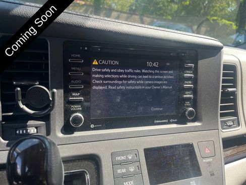 Used 2020 Toyota Sienna XLE FWD image 17