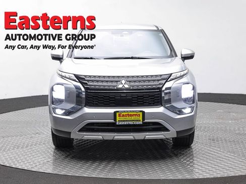 Used 2024 Mitsubishi Outlander SE AWD/4WD image 2