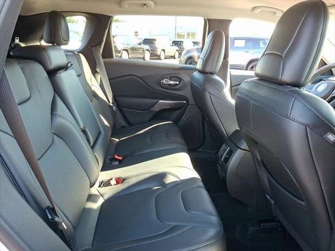 Certified 2021 Jeep Cherokee Latitude Lux w/ Comfort/Convenience Group image 15