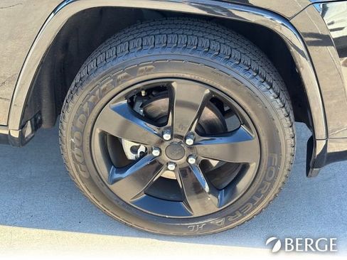 Used 2015 Jeep Grand Cherokee Altitude image 11