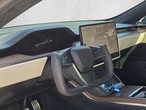 Used 2023 Tesla Model S Standard Range image 10
