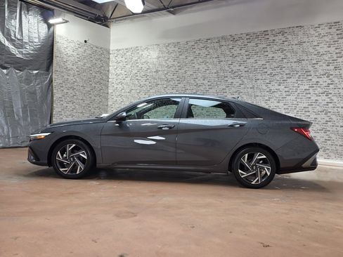 New 2025 Hyundai Elantra Limited image 5