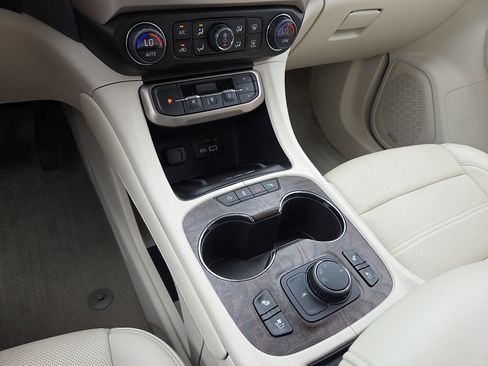 Used 2023 GMC Acadia Denali w/ Denali Ultimate Package FWD image 25