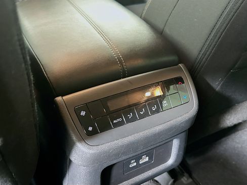 Used 2025 Nissan Pathfinder SV FWD image 26