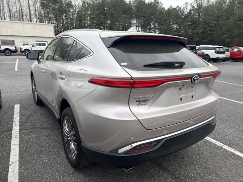 Used 2021 Toyota Venza XLE w/ Carpet Mat Package (TMS) image 16