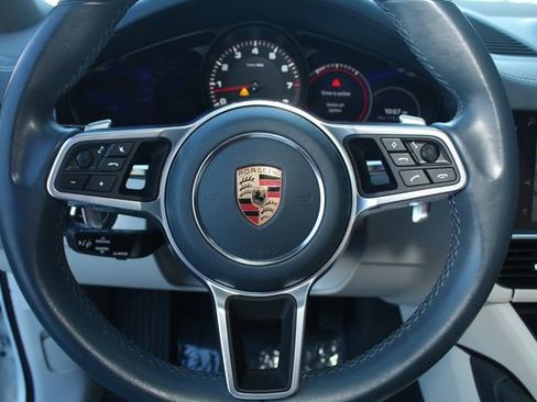 Certified 2023 Porsche Cayenne Platinum Edition image 19