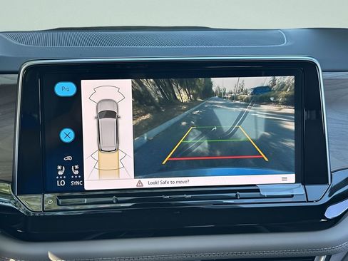 New 2026 Volkswagen Atlas SE image 17