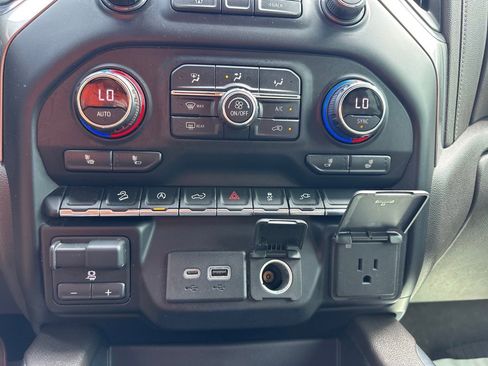 Used 2020 Chevrolet Silverado 1500 RST image 19