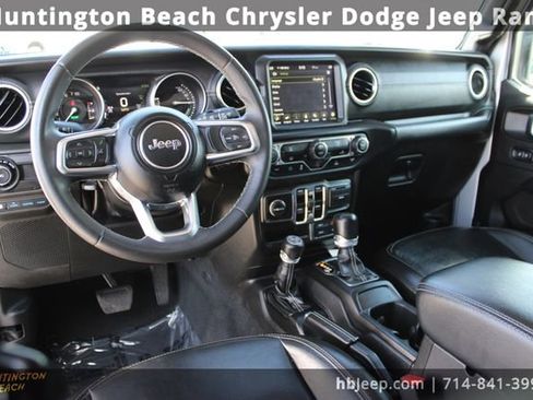 Used 2023 Jeep Wrangler Unlimited Sahara image 14