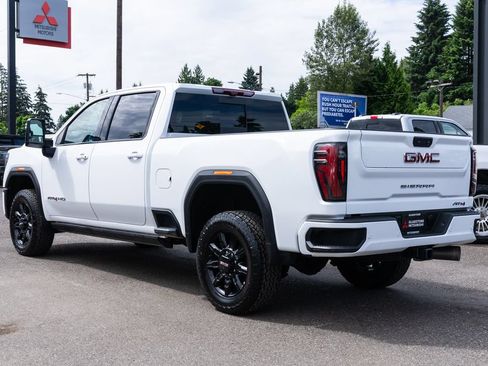 Used 2024 GMC Sierra 2500 AT4 w/ Technology Package AWD/4WD image 5