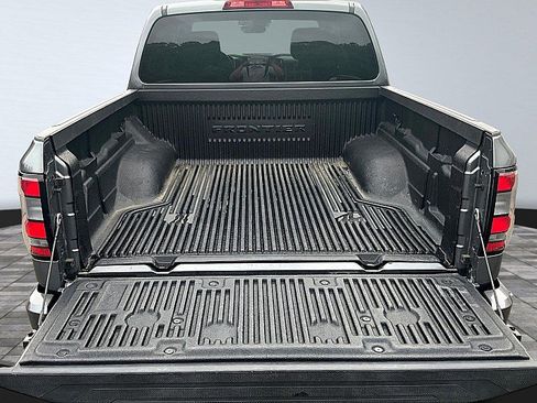 Used 2023 Nissan Frontier SV image 15