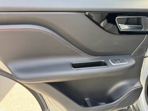 Used 2017 Jaguar F-PACE Prestige image 16