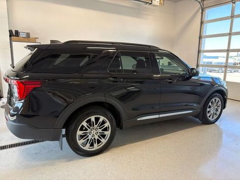 Used 2025 Ford Explorer Active w/ Active Comfort Package AWD/4WD image 9