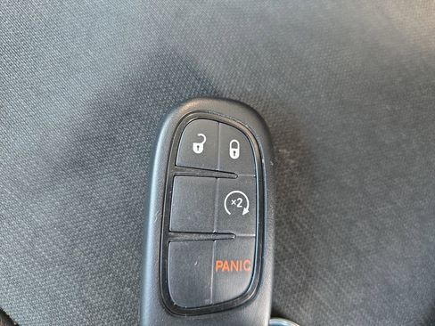 Used 2020 Jeep Cherokee Latitude Plus w/ Cold Weather Group AWD/4WD image 33