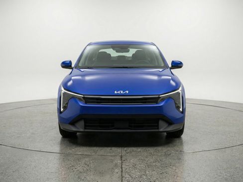 Used 2025 Kia K4 LXS image 2