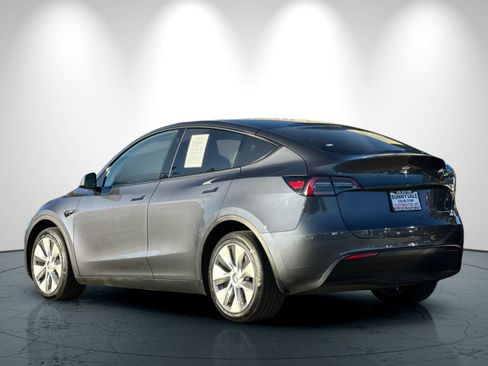 Used 2023 Tesla Model Y Long Range image 6