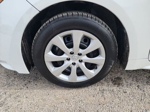Used 2022 Toyota Corolla LE image 11