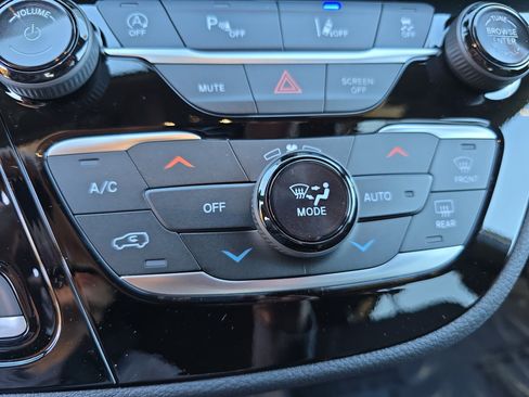 New 2026 Chrysler Pacifica Select image 23