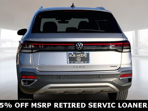Used 2025 Volkswagen Taos SE w/ Panoramic Sunroof Package image 4