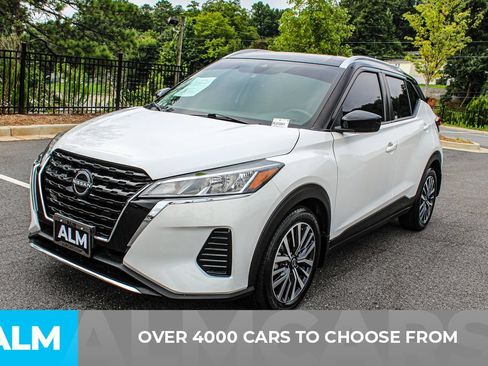 Used 2023 Nissan Kicks SV FWD image 2