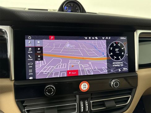 Certified 2025 Porsche Macan image 27
