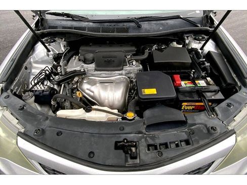 Used 2012 Toyota Camry SE image 12
