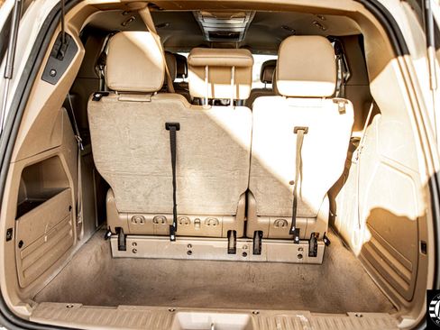 Used 2015 Chrysler Town & Country Touring image 15