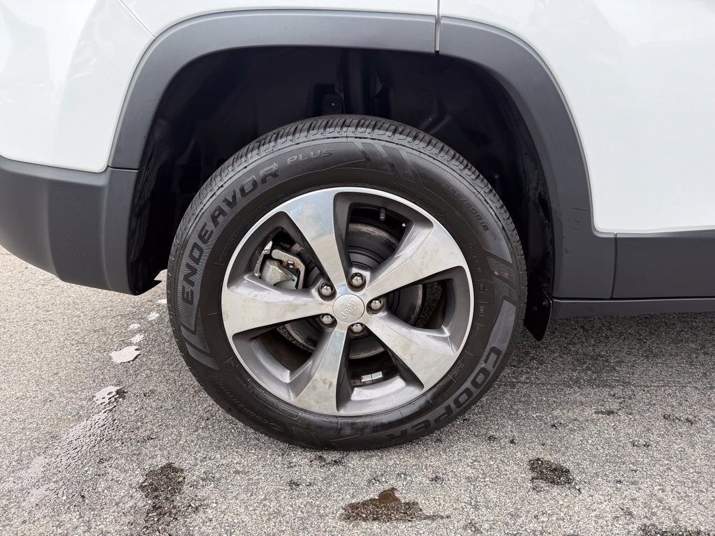 Used 2020 Jeep Cherokee Limited AWD/4WD image 27