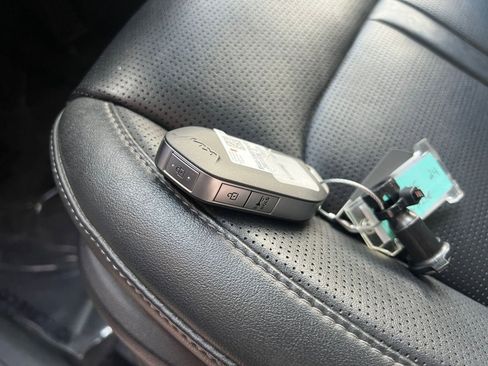 Used 2024 Kia Sorento S image 21