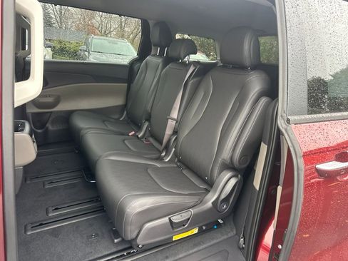 New 2026 Kia Carnival EX image 14