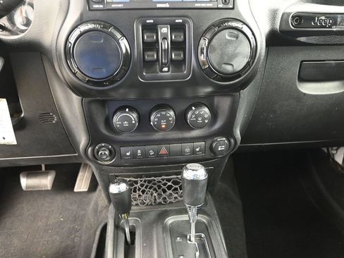 Used 2017 Jeep Wrangler Unlimited Sahara AWD/4WD image 13