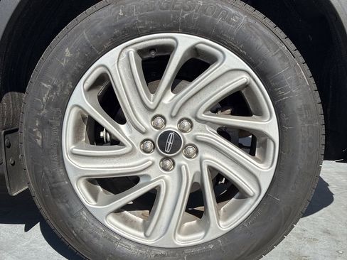 Used 2023 Lincoln Corsair Standard image 25