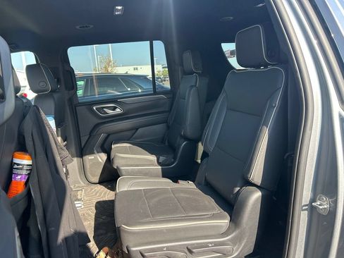 Used 2023 GMC Yukon XL SLT w/ SLT Luxury Package AWD/4WD image 13